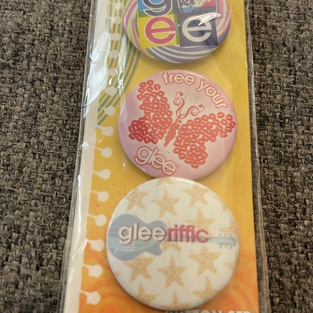 Glee 4 Button Set - Picture 3 of 4